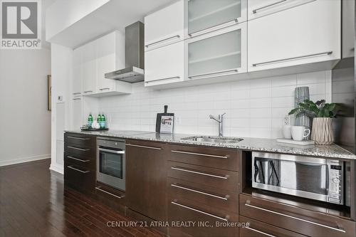 1212 - 770 Bay Street, Toronto, ON - Indoor Photo Showing Kitchen With Upgraded Kitchen