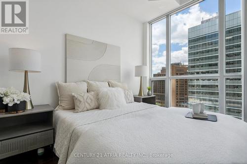 1212 - 770 Bay Street, Toronto, ON - Indoor Photo Showing Bedroom