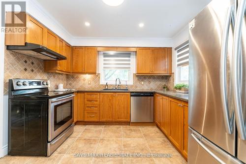 180 Columbus Rd W, Whitby, ON - Indoor Photo Showing Kitchen