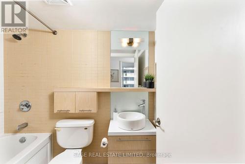#1308 -25 Carlton St, Toronto, ON - Indoor Photo Showing Bathroom