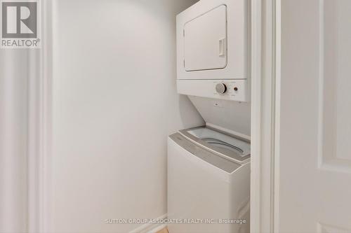 #1105 -388 Bloor St E, Toronto, ON - Indoor Photo Showing Laundry Room