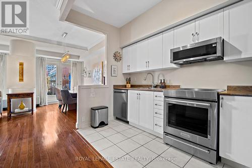 301 - 120 Lombard Street, Toronto, ON - Indoor Photo Showing Kitchen