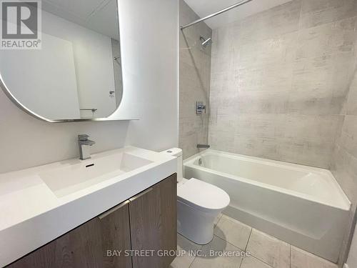 #2209 -15 Holmes Ave, Toronto, ON - Indoor Photo Showing Bathroom