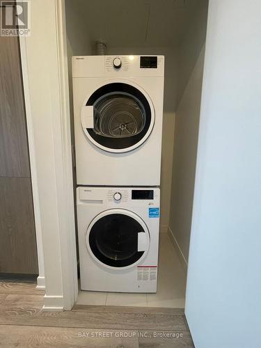 #2209 -15 Holmes Ave, Toronto, ON - Indoor Photo Showing Laundry Room
