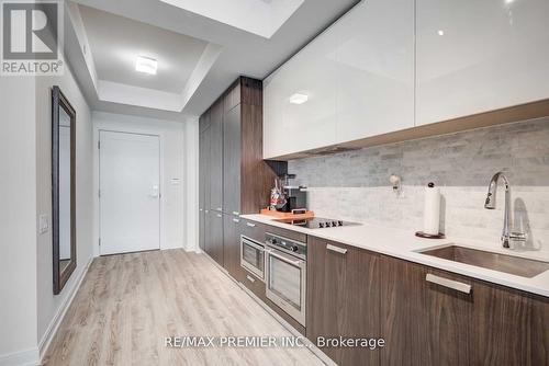 #607 -50 Charles St E, Toronto, ON - Indoor Photo Showing Kitchen With Upgraded Kitchen
