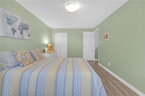 100 St. Andrews Court|Unit #25, Hamilton, ON - Indoor Photo Showing Bedroom