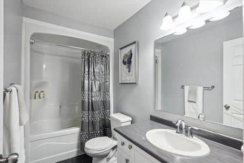 90 Marriott Place, Paris, ON - Indoor Photo Showing Bathroom