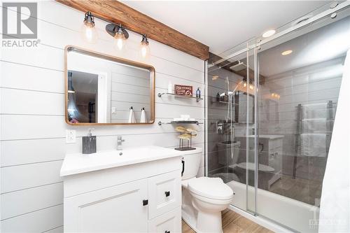 217 Sterling Avenue, Rockland, ON - Indoor Photo Showing Bathroom