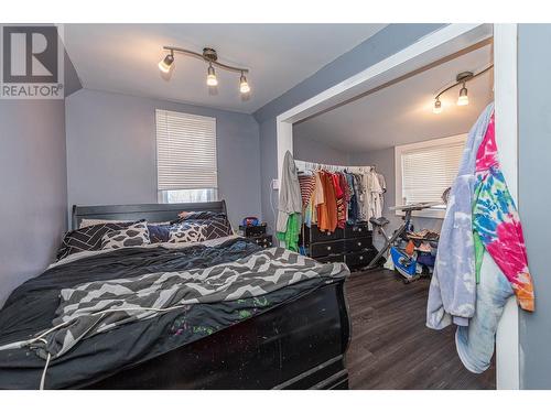 451 10 Avenue, Salmon Arm, BC - Indoor Photo Showing Bedroom