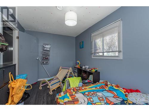 451 10 Avenue, Salmon Arm, BC - Indoor Photo Showing Bedroom