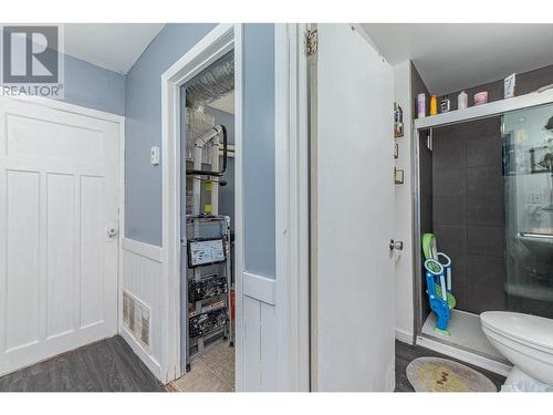 451 10 Avenue, Salmon Arm, BC - Indoor Photo Showing Bathroom