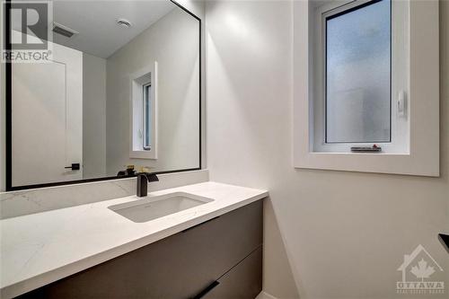 Powder room - 531 Broadhead Avenue Unit#A, Ottawa, ON - Indoor Photo Showing Bathroom