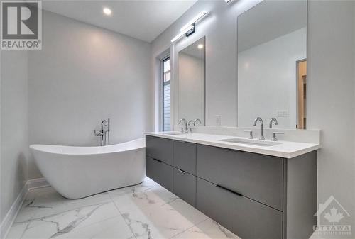 Primary Bathroom - 531 Broadhead Avenue Unit#A, Ottawa, ON - Indoor Photo Showing Bathroom