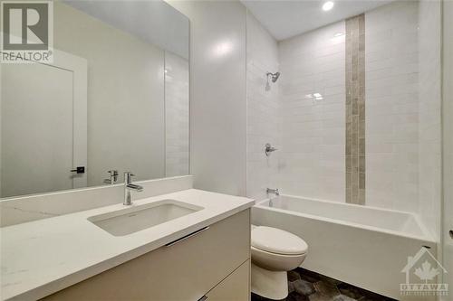 Family Bathroom - 531 Broadhead Avenue Unit#A, Ottawa, ON - Indoor Photo Showing Bathroom