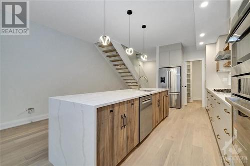 531 Broadhead Avenue Unit#A, Ottawa, ON - Indoor Photo Showing Kitchen With Upgraded Kitchen