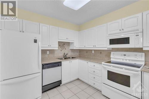 200 Lafontaine Avenue Unit#605, Ottawa, ON - Indoor Photo Showing Kitchen With Double Sink