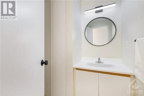 Powder room - 37 Robinson Avenue Unit#D, Ottawa, ON - Indoor Photo Showing Bathroom