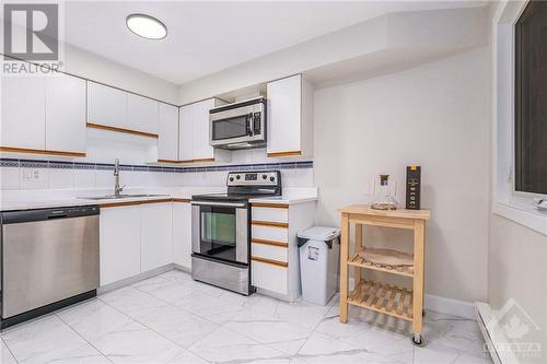 37 Robinson Avenue Unit#D, Ottawa, ON - Indoor Photo Showing Kitchen