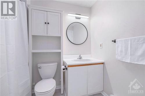Full Bathroom - 37 Robinson Avenue Unit#D, Ottawa, ON - Indoor Photo Showing Bathroom