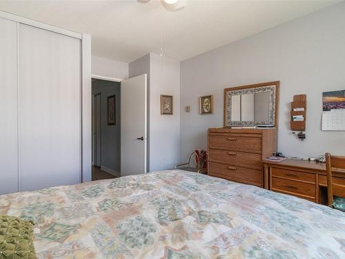 209-2110 Hoy Street, Kelowna, BC - Indoor Photo Showing Bedroom