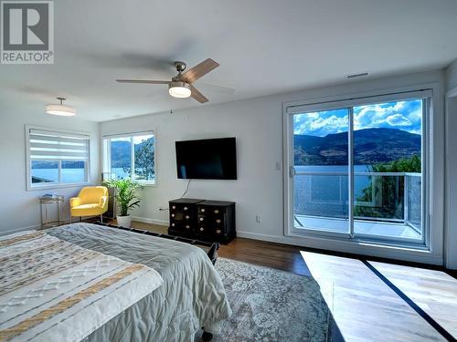 4013 Lakeside Road, Penticton, BC - Indoor Photo Showing Bedroom