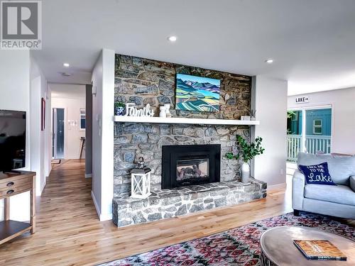 4013 Lakeside Road, Penticton, BC - Indoor Photo Showing Living Room With Fireplace