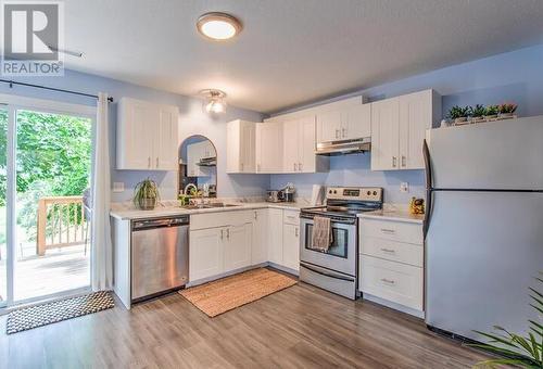 1885 Grandview Avenue, Lumby, BC - Indoor Photo Showing Kitchen