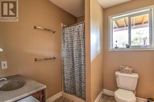 1885 Grandview Avenue, Lumby, BC - Indoor Photo Showing Bathroom