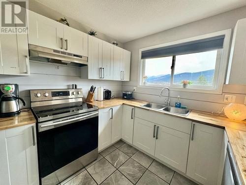 1885 Grandview Avenue, Lumby, BC - Indoor Photo Showing Kitchen With Double Sink