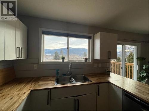 1885 Grandview Avenue, Lumby, BC - Indoor Photo Showing Kitchen With Double Sink