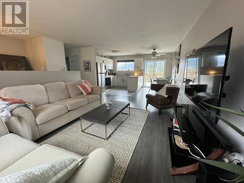 1885 Grandview Avenue, Lumby, BC - Indoor Photo Showing Living Room