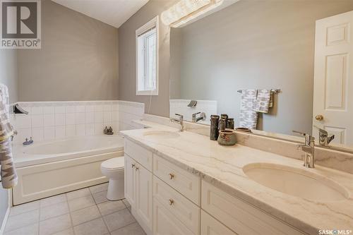502 Blackthorn Crescent, Saskatoon, SK - Indoor Photo Showing Bathroom