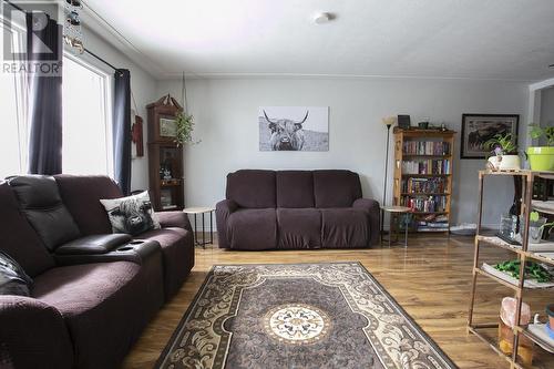 787 Pine St, Sault Ste. Marie, ON - Indoor Photo Showing Living Room