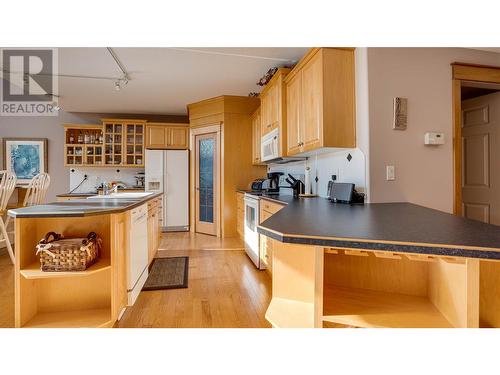 3473 Lakeview Place Unit# 203, Enderby, BC - Indoor Photo Showing Kitchen