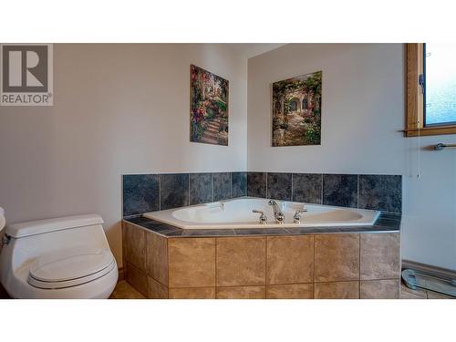 3473 Lakeview Place Unit# 203, Enderby, BC - Indoor Photo Showing Bathroom