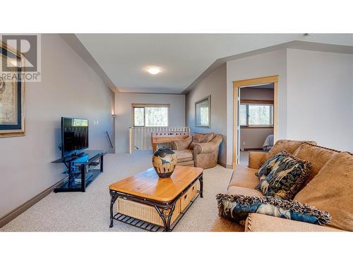 3473 Lakeview Place Unit# 203, Enderby, BC - Indoor Photo Showing Living Room