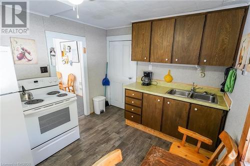 1483 Highway 6, South Bruce Peninsula, ON - Indoor Photo Showing Kitchen With Double Sink