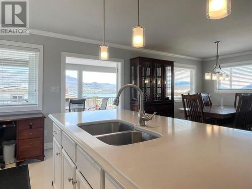 9106 Hummingbird Lane, Osoyoos, BC - Indoor Photo Showing Kitchen With Double Sink