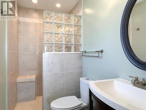 9106 Hummingbird Lane, Osoyoos, BC - Indoor Photo Showing Bathroom