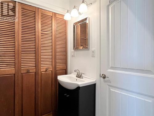 9106 Hummingbird Lane, Osoyoos, BC - Indoor Photo Showing Bathroom