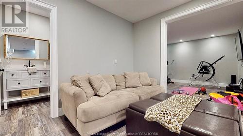333 Crystal Bay Drive, Amherstburg, ON - Indoor Photo Showing Living Room