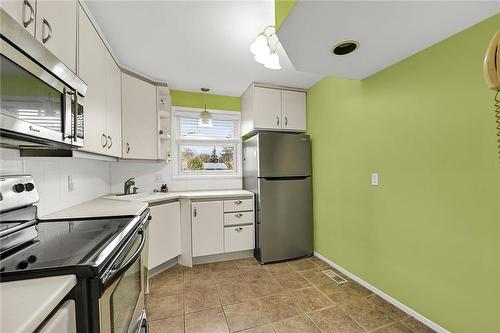 7 Marshall Avenue, Hamilton, ON - Indoor Photo Showing Kitchen