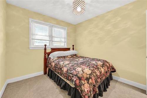 7 Marshall Avenue, Hamilton, ON - Indoor Photo Showing Bedroom