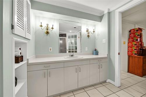 7 Marshall Avenue, Hamilton, ON - Indoor Photo Showing Bathroom
