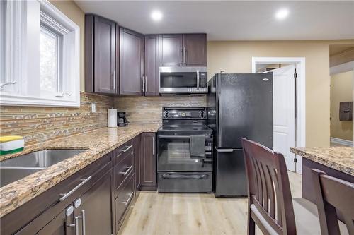 5197 Second Avenue, Niagara Falls, ON - Indoor Photo Showing Kitchen With Double Sink With Upgraded Kitchen