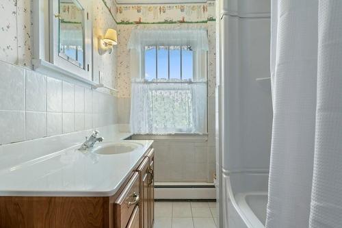 13171 Lakeshore Road, Wainfleet, ON - Indoor Photo Showing Bathroom