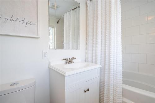 431 Patricia Drive, Burlington, ON - Indoor Photo Showing Bathroom