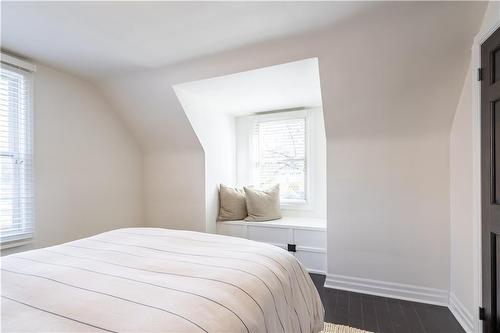 431 Patricia Drive, Burlington, ON - Indoor Photo Showing Bedroom