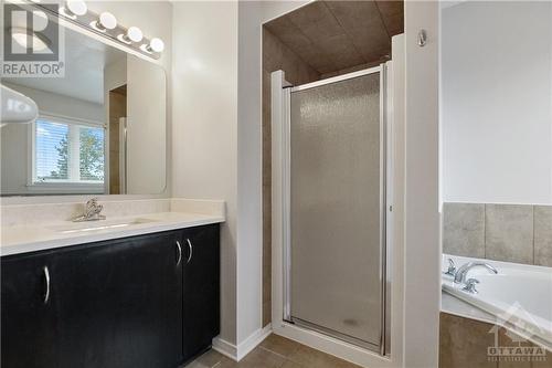 411 Celtic Ridge Crescent, Ottawa, ON - Indoor Photo Showing Bathroom