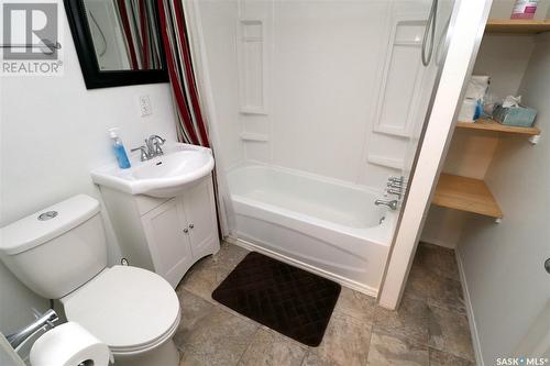 304 1St Street W, Delisle, SK - Indoor Photo Showing Bathroom